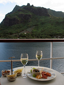 Dining on cruise ships